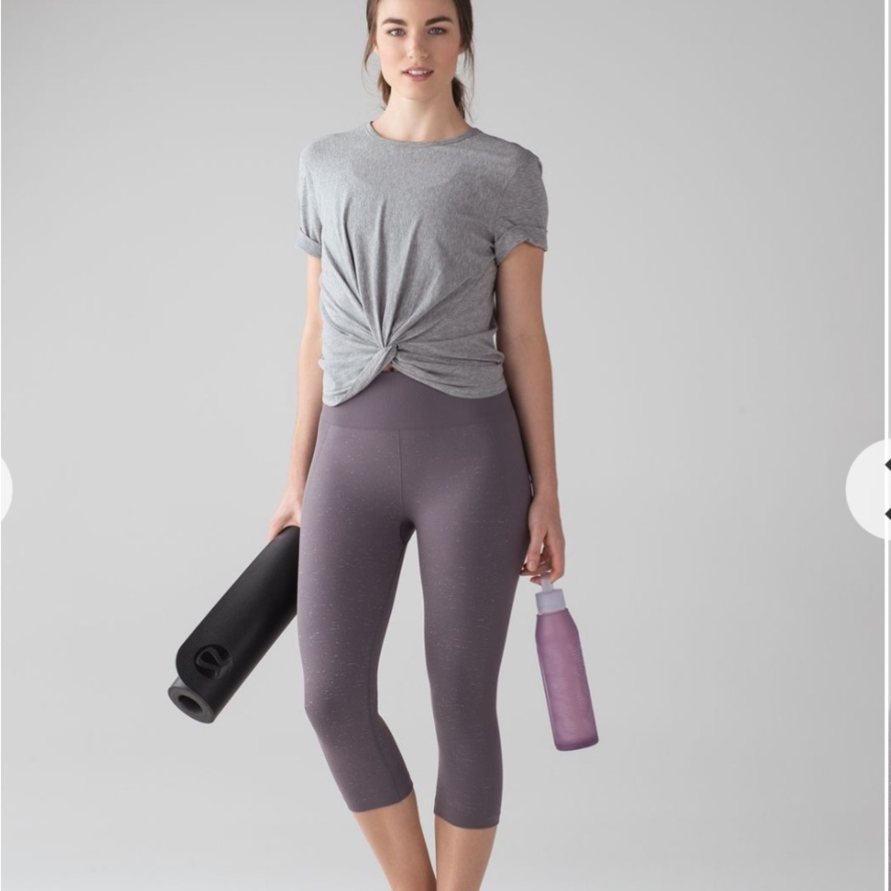 Lululemon Free To Flow Crop 17” Magnum/White size 6 - Picture 1 of 15